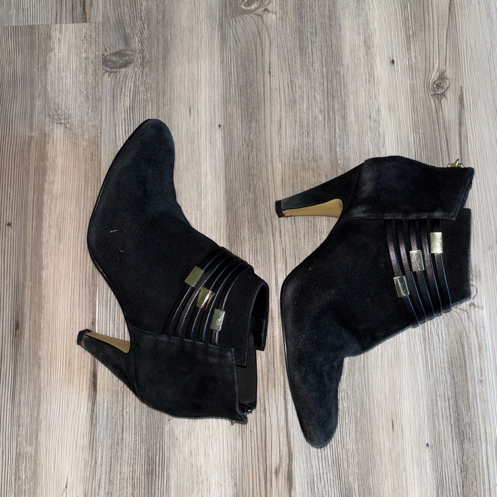Bella Vita Ankle Boots with Artistic Sole